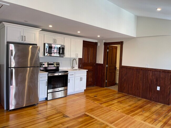 Building Photo - 41 Summer St