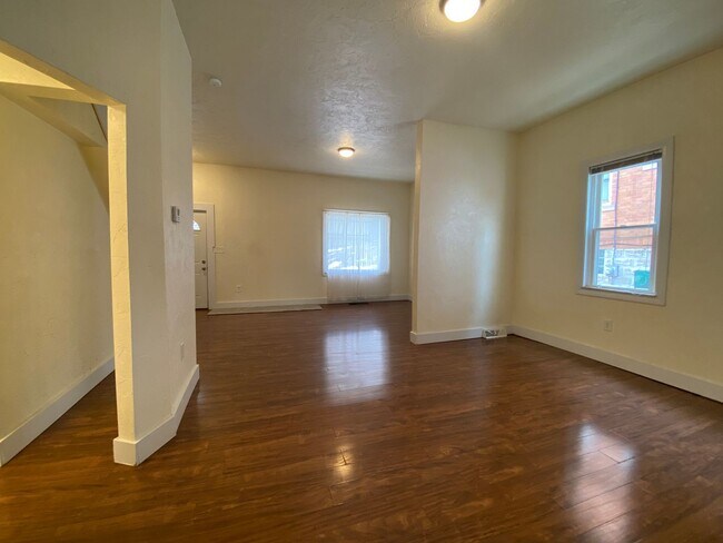 Building Photo - Beautiful 4BR 2 full bath house now showing!