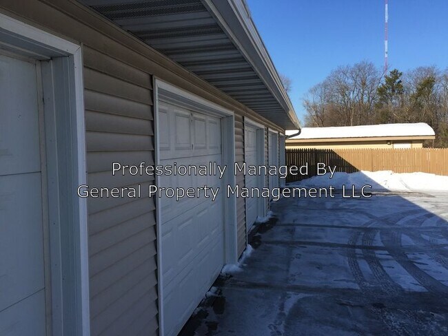 Building Photo - 2305 Martin St Apt 12 2305 Martin Street 12