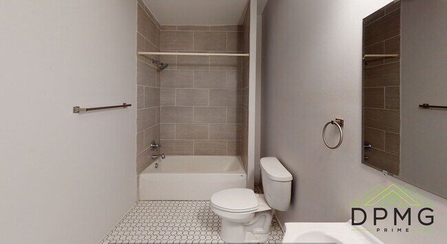 Building Photo - 108 S Hosmer St