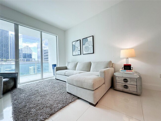 Building Photo - 950 Brickell Bay Dr