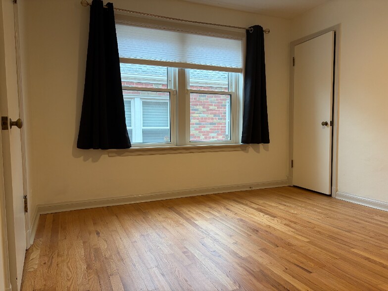 Building Photo - 5665 Pernod Ave