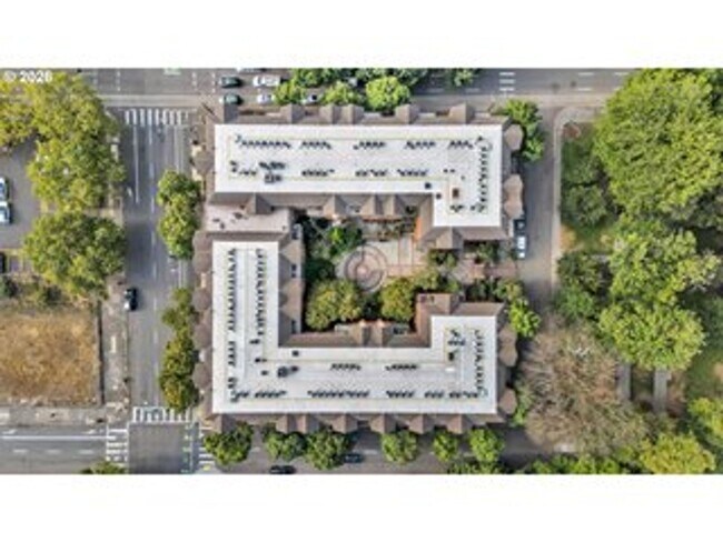 Building Photo - 1500 SW Park Ave