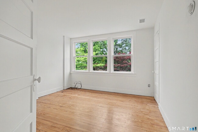 Building Photo - 15 Shorelands Pl