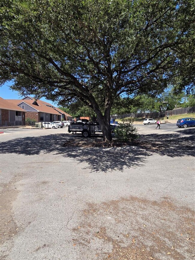 Building Photo - 1840 Burton Dr