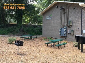 Building Photo - Willow Creek