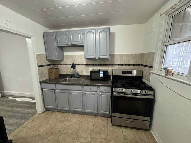 Building Photo - 3948 Howland St