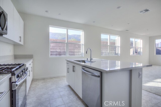 Building Photo - 15812 Caterpillar Dr