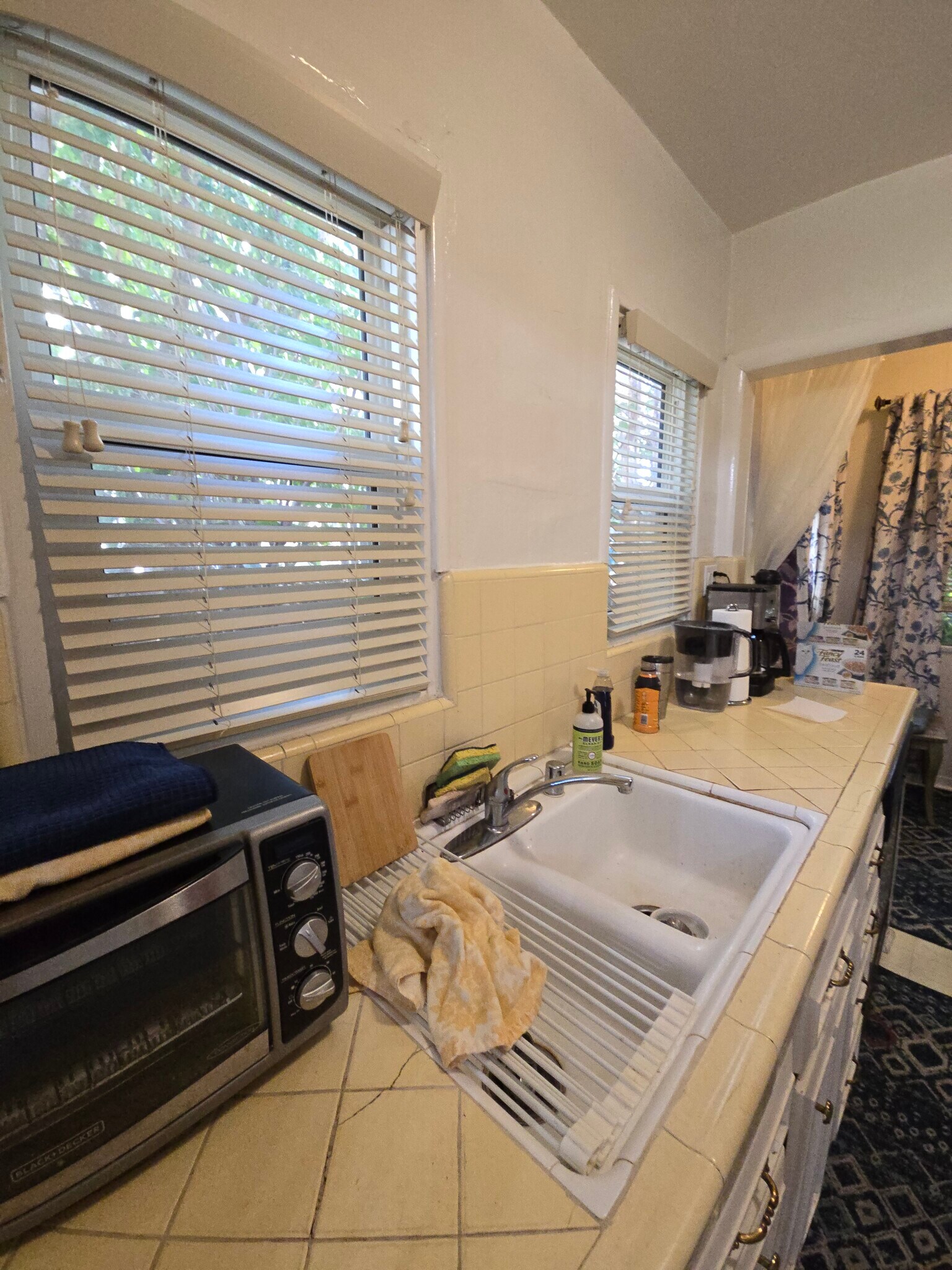 Kitchen - 430 S Oakhurst Dr
