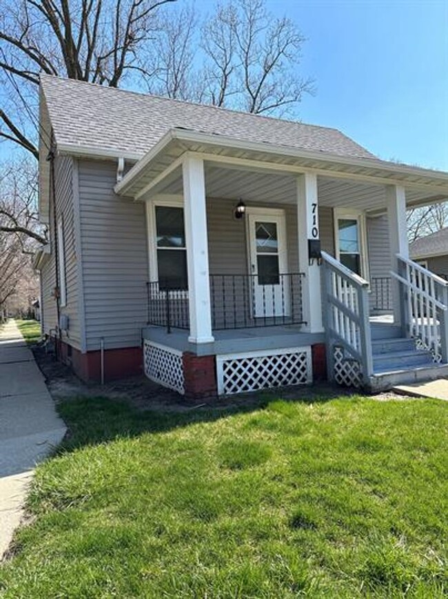 Primary Photo - 710 N Lincoln Ave