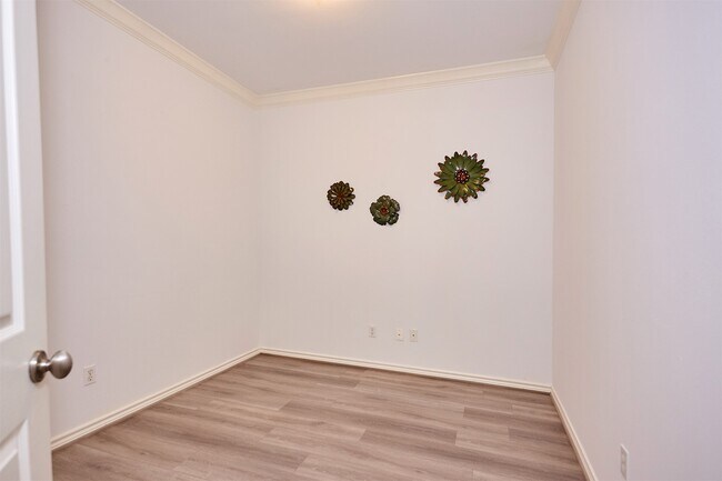 Building Photo - 110 Detering St
