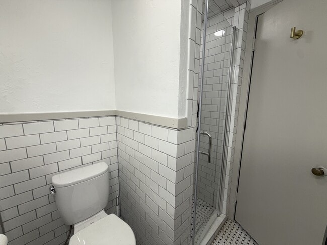 Building Photo - 1802 W 6th Ave