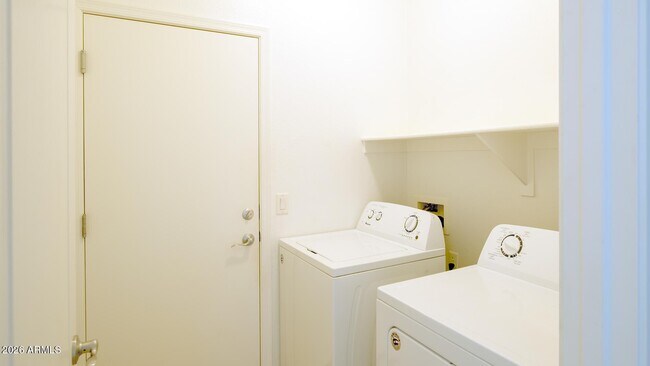 Building Photo - 4356 E Sack Dr