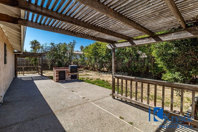 Building Photo - 1366 Matthew Dr