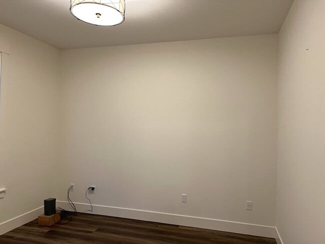 Building Photo - 3Bd/2Ba Single Story House - Available to ...