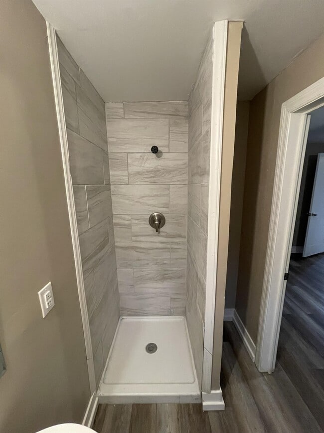 Building Photo - 815 N Commander St