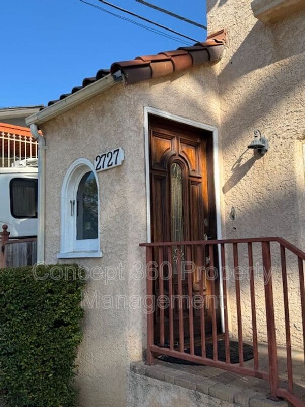 Building Photo - 2727 E De Soto St