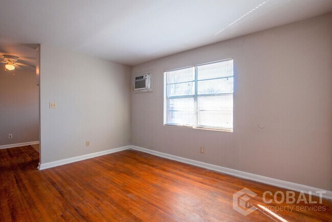 Building Photo - 896 Greenwood Ave NE