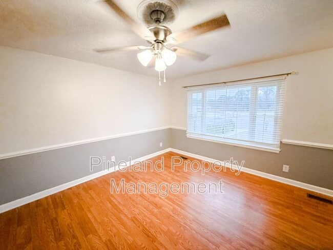 Building Photo - 2821 E Cramer Dr