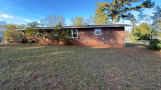 Building Photo - Beautifully Renovated 3-Bedroom Home with ...