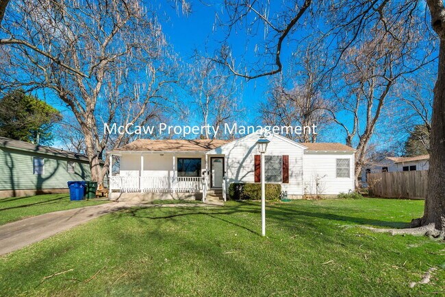 Primary Photo - 1605 Maple Dr