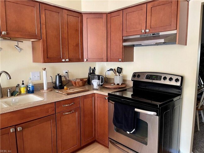 Building Photo - 2 Bedroom Chesapeake Bay Area Condo