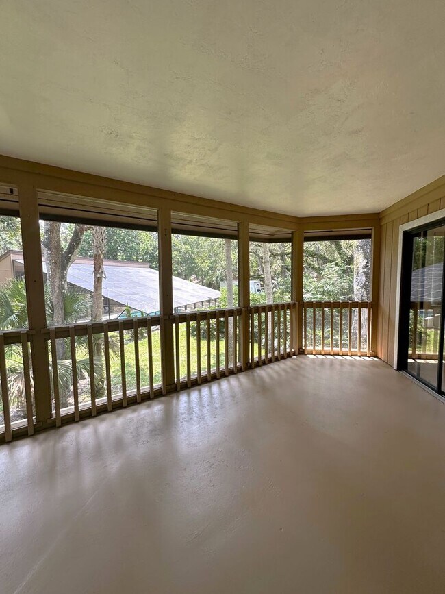 Building Photo - Lovely 2 Bedroom 2 Full bath Condo in the ...
