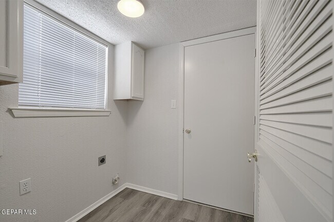 Building Photo - 1549 Via Appia St