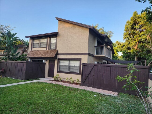 Building Photo - 1701 Bayberry Dr