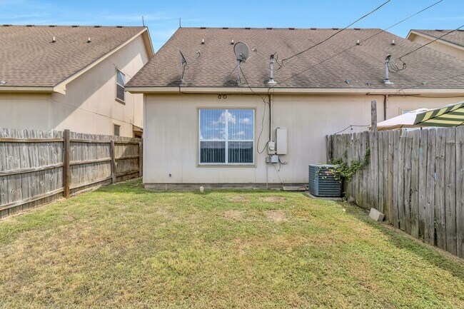 Building Photo - 200 Sandstone Dr