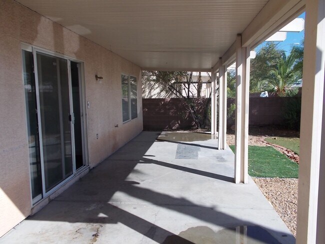 Building Photo - Spacious 4-Bedroom, 2.5-Bathroom Home – Fr...