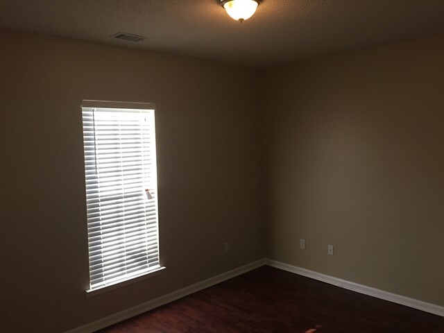 Building Photo - 171 Arbor Village Dr