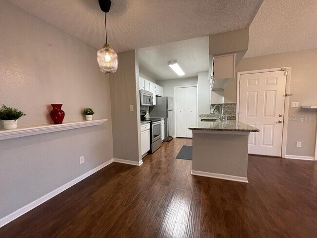 Building Photo - 4401 Thornbriar Ln