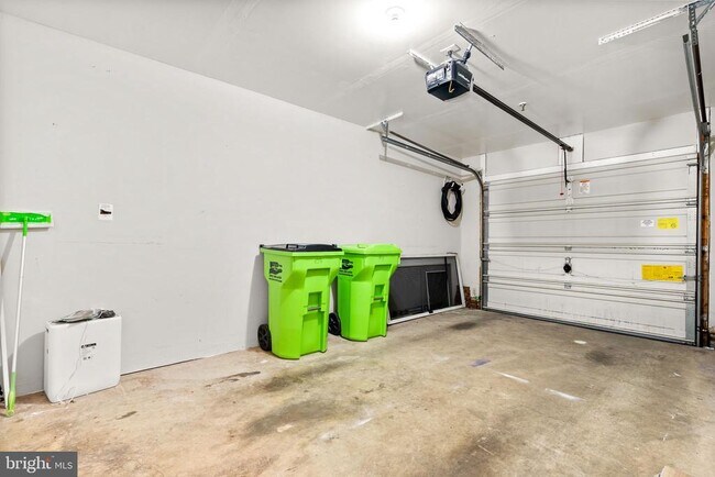 Building Photo - 107 Martin Ln