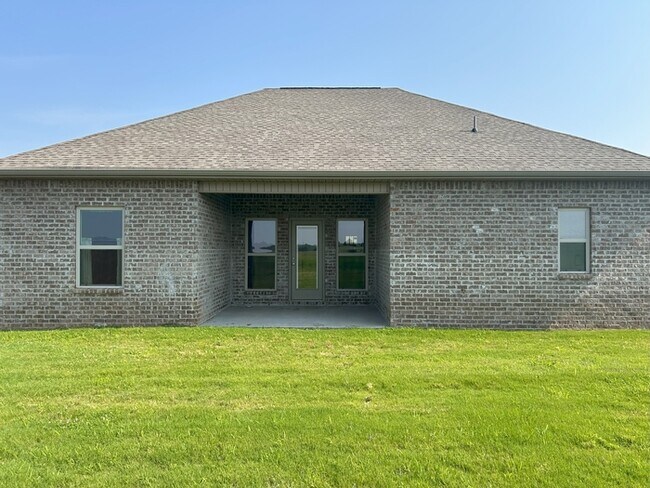 Building Photo - 284 Susan Lynn Dr
