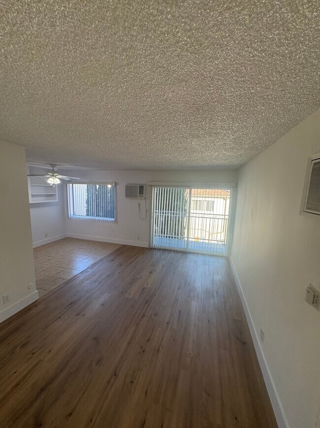 Building Photo - 1810 N Bronson Ave