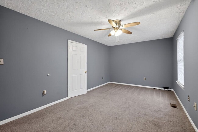 Building Photo - 2710 Red Oak Ln