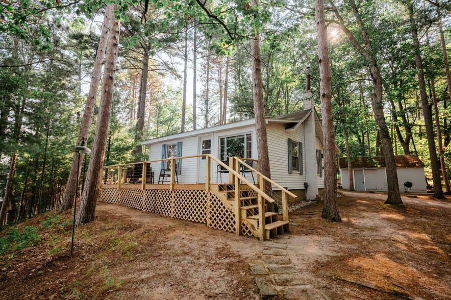 Building Photo - 586 Applegate Dr