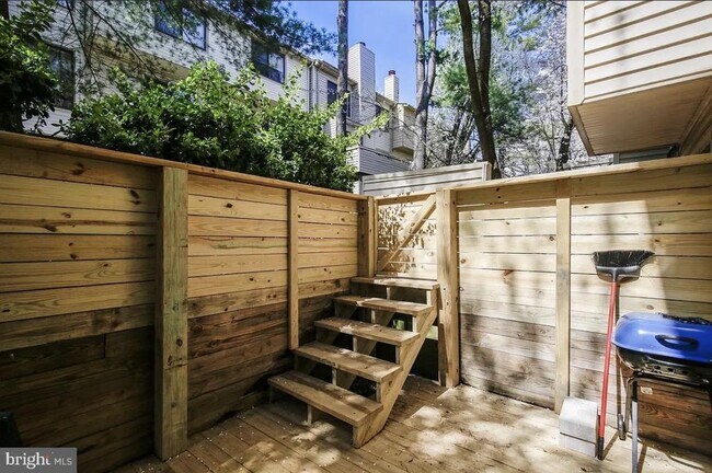 Building Photo - 18616 Pier Point Pl