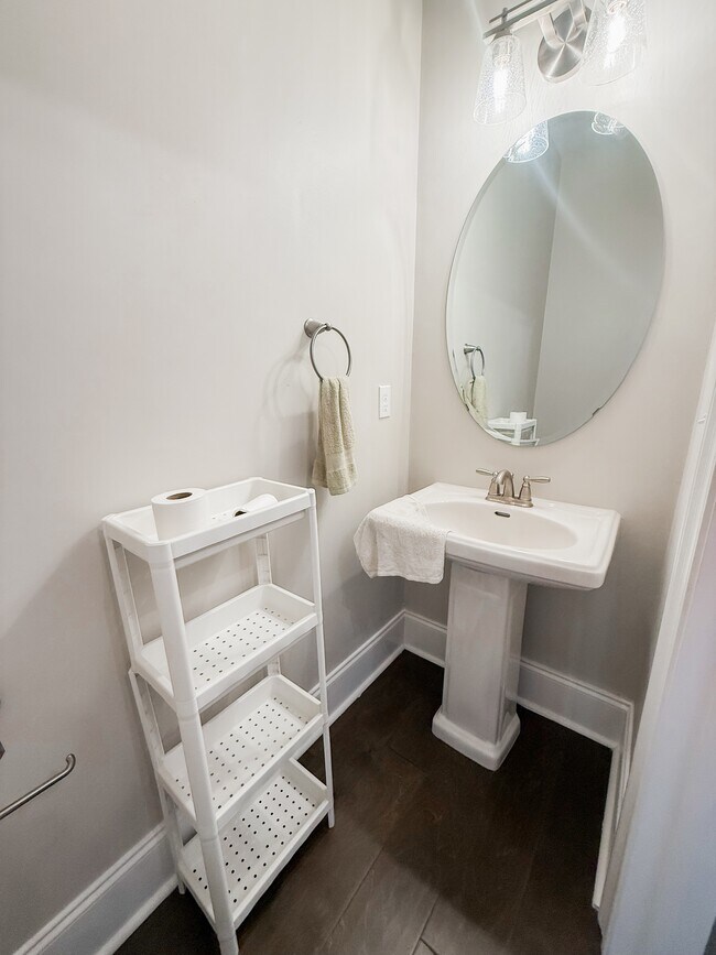 Building Photo - 5742 Vlg Rdg Ln