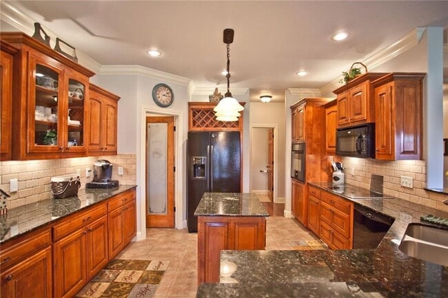 Building Photo - 1051 Hunters Pointe
