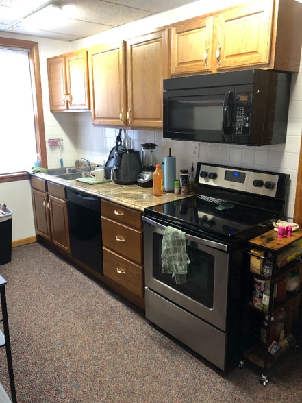 Building Photo - 940 Center St