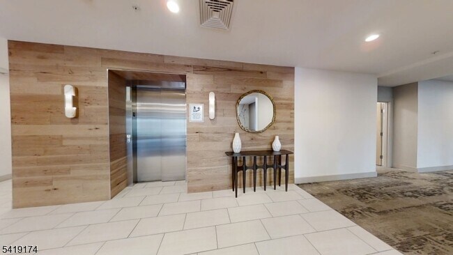 Building Photo - 1181 Morris Ave