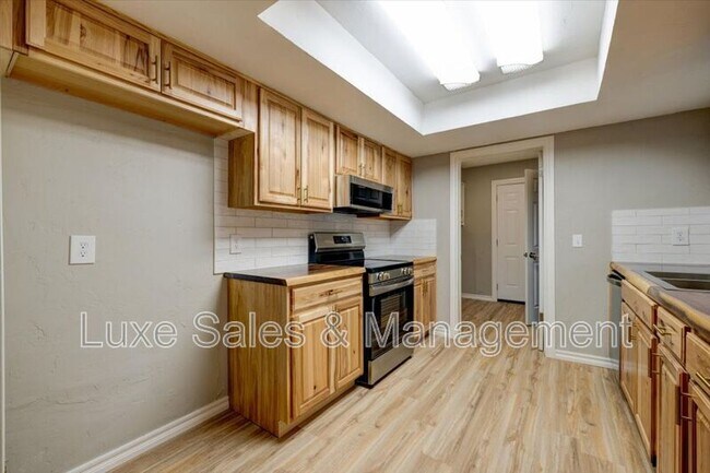 Building Photo - 1707 N Gleason Ave