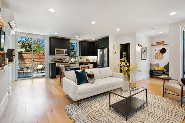Building Photo - 2bd/1.5ba Seattle Condo