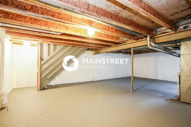 Building Photo - 3 Bedroom Pet-Friendly Home in Columbus, OH with Main Street Renewal