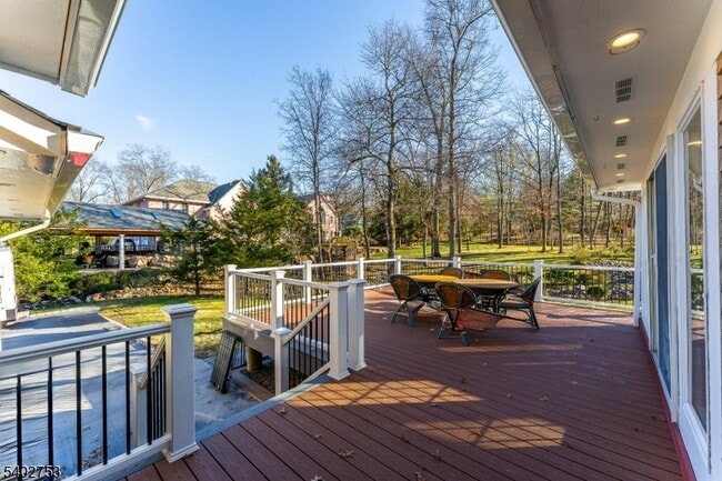 Building Photo - 850 Valley Rd