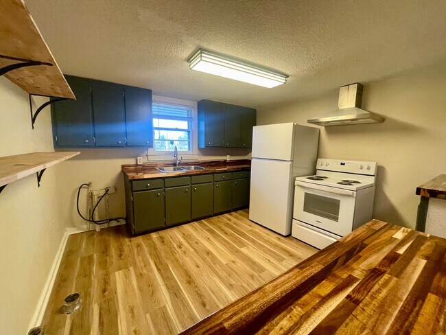 Building Photo - 10th Ave NW Duplex