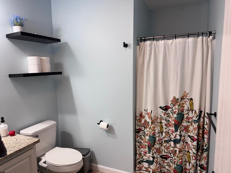 Building Photo - 30 E Bluff Rd