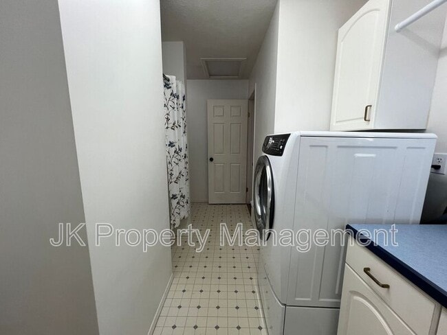 Building Photo - 2516 15th St S